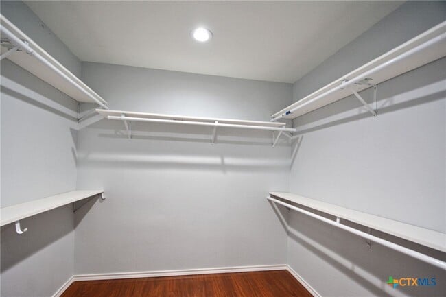 Building Photo - 1215 Clearwater Dr