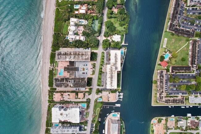 Building Photo - 1147 Hillsboro Mile