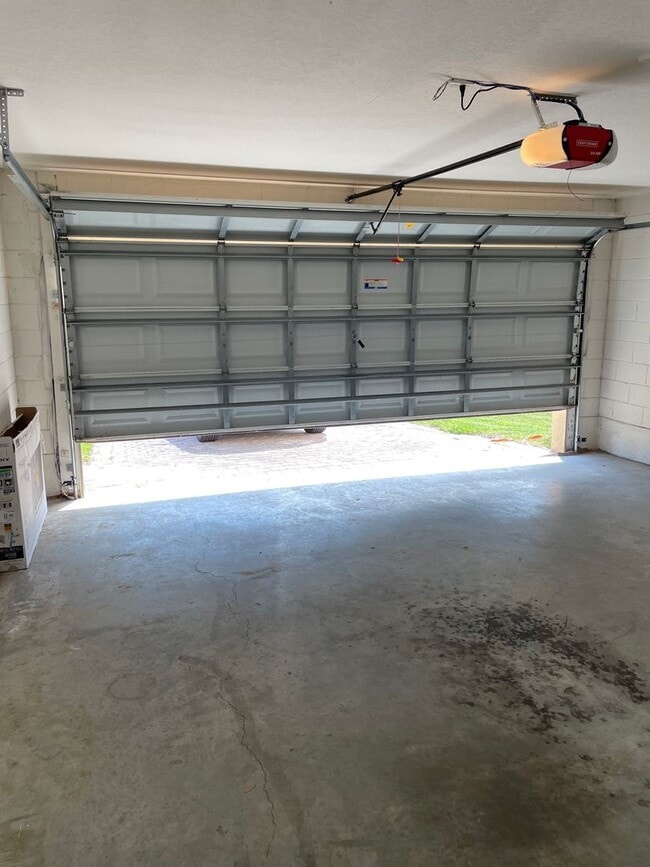 Building Photo - Great 3/2 floor plan