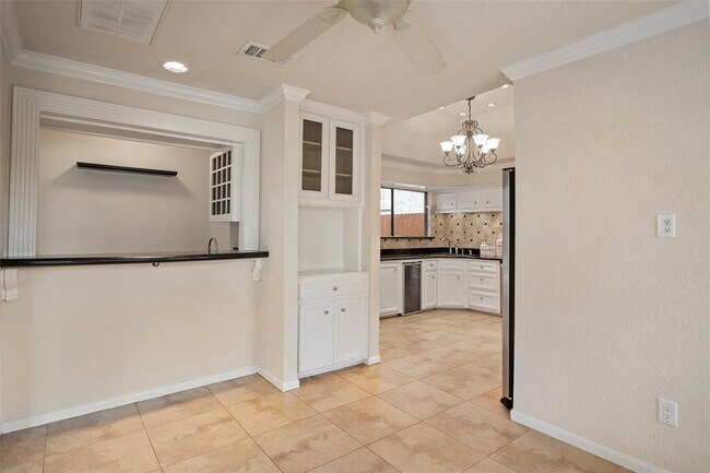 Building Photo - 534 Fox Briar Ln