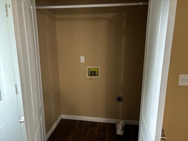 Building Photo - 402 Susannah Ave