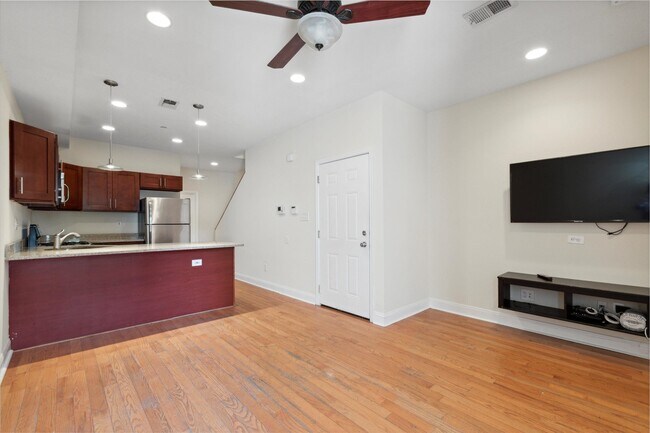 Building Photo - 1424 Willington St