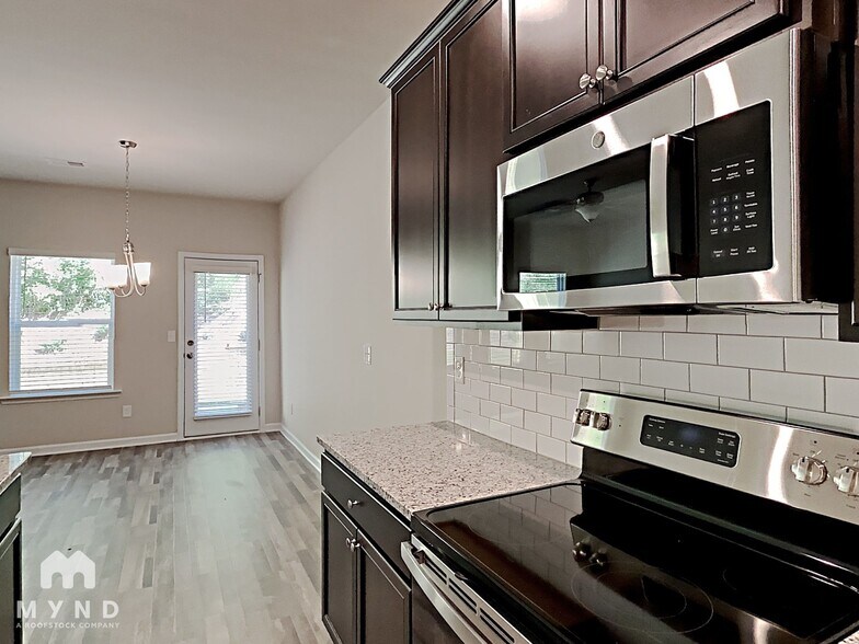 Building Photo - 4940 Lower Elm St