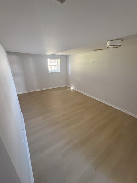 Building Photo - 17 Versailles Ct