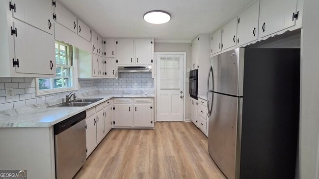 Building Photo - 715 Barnesdale Dr