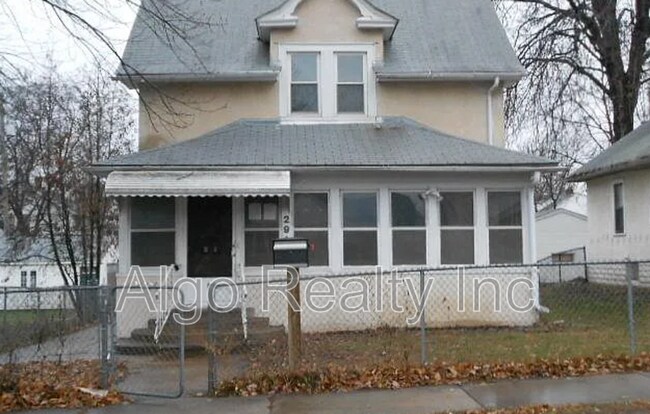 Primary Photo - 2910 N Sheridan Ave