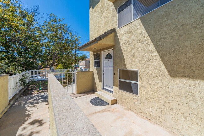 Building Photo - 1218 Portola Ave