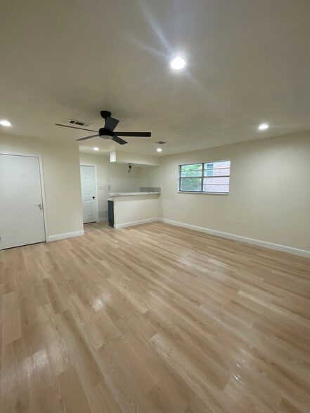 Building Photo - 1111 Irish Dr