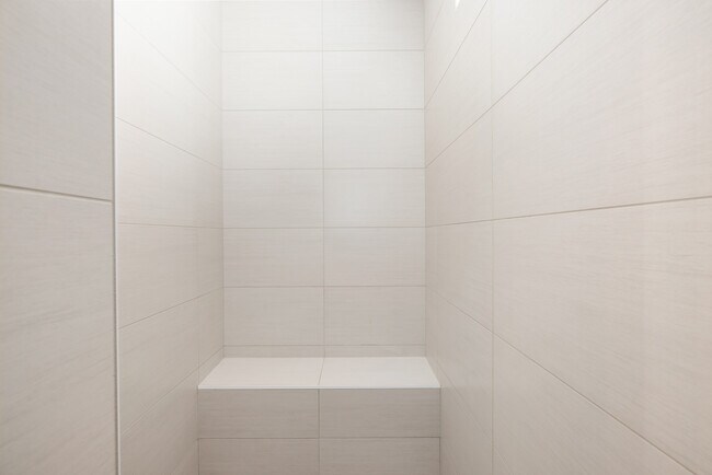 Building Photo - Helenium