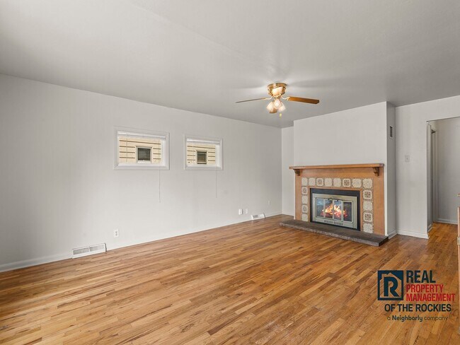 Building Photo - Spacious Home Near CSU w/ Flexible Basemen...