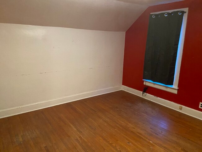 Building Photo - 458 N 6th St