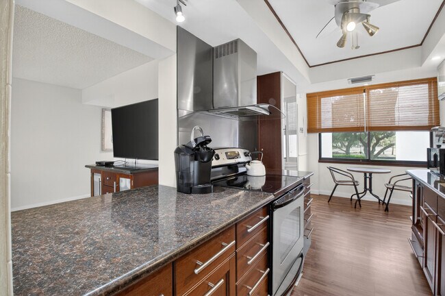 Building Photo - 3604 Bridgewood Dr