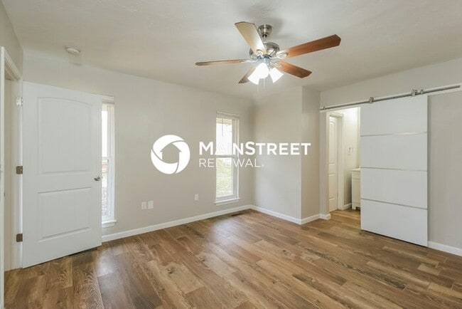 Building Photo - 3 Bedroom Pet-Friendly Home in Oklahoma City, OK with Main Street Renewal