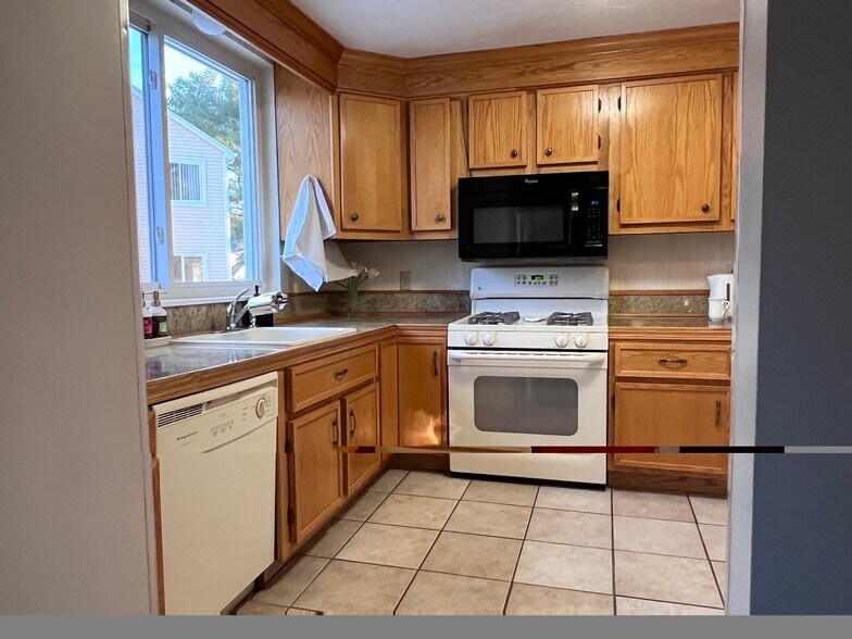 Building Photo - 38 Gaslight Ln