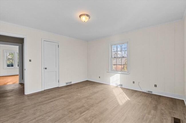 Building Photo - 807 Shamrock Rd