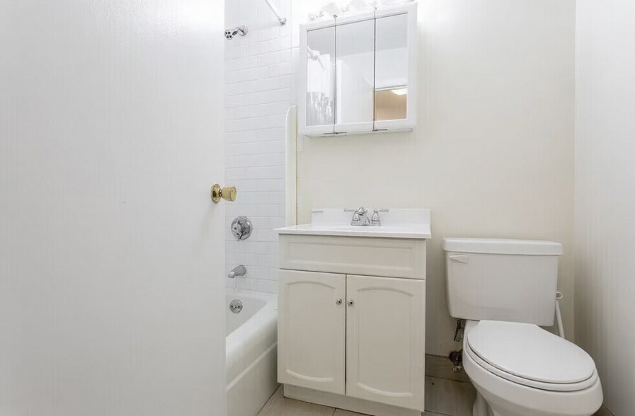 Building Photo - 95 Gardner St