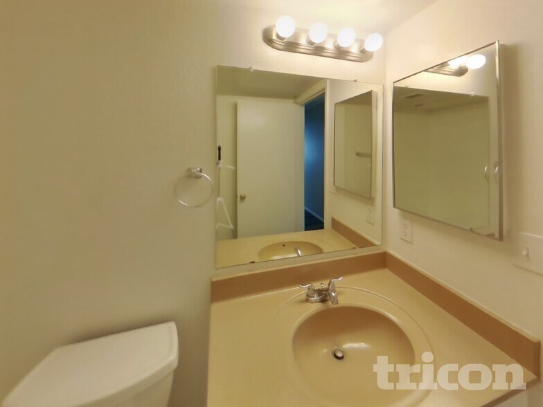Building Photo - 4432 N 86th Dr