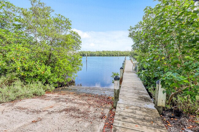 Building Photo - 8120 SE Waterway Dr