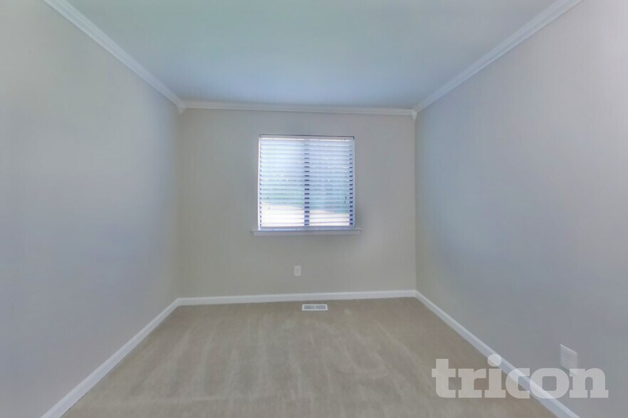 Building Photo - 2405 Ravine Dr