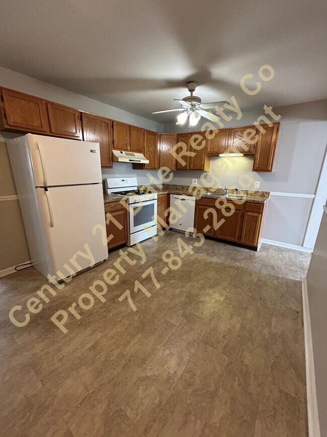 Building Photo - 3 BR, 1.5 Baths, 1 car garage Dover PA