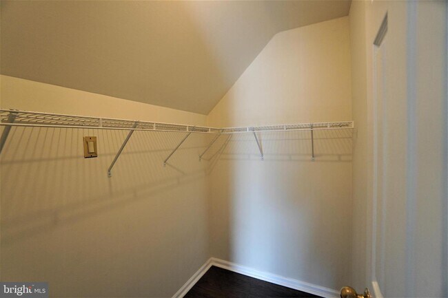 Building Photo - 104 Hidden Creek Dr