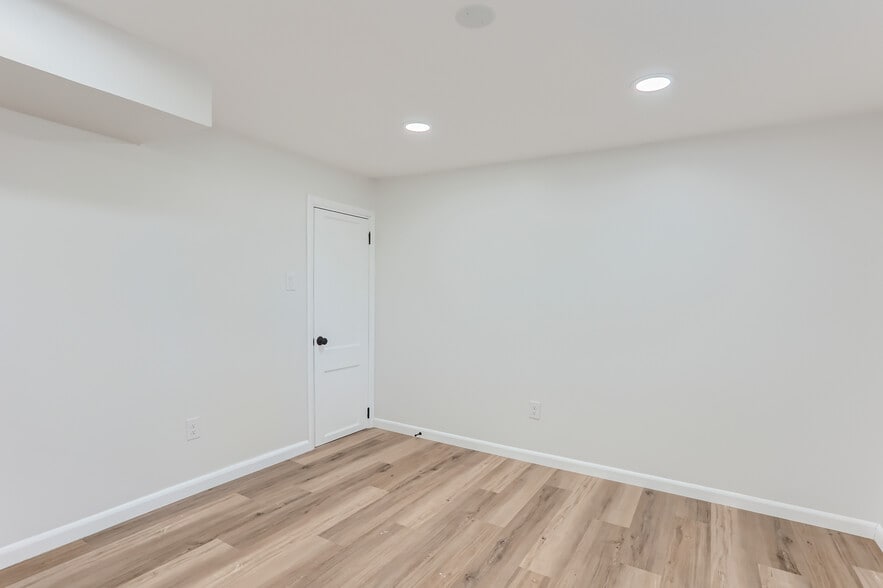 Building Photo - 3264 Niagara St