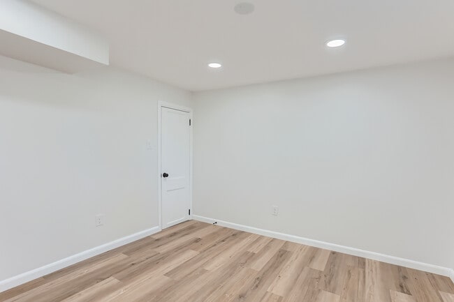 Building Photo - 3264 Niagara St