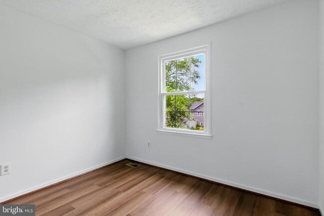 Building Photo - 351 Gundry Dr