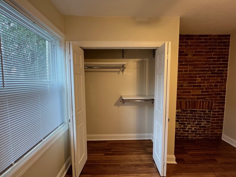 Building Photo - 6368 Morrowfield Ave