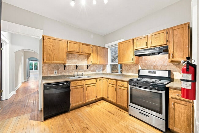 Building Photo - 4930 N Monticello Ave