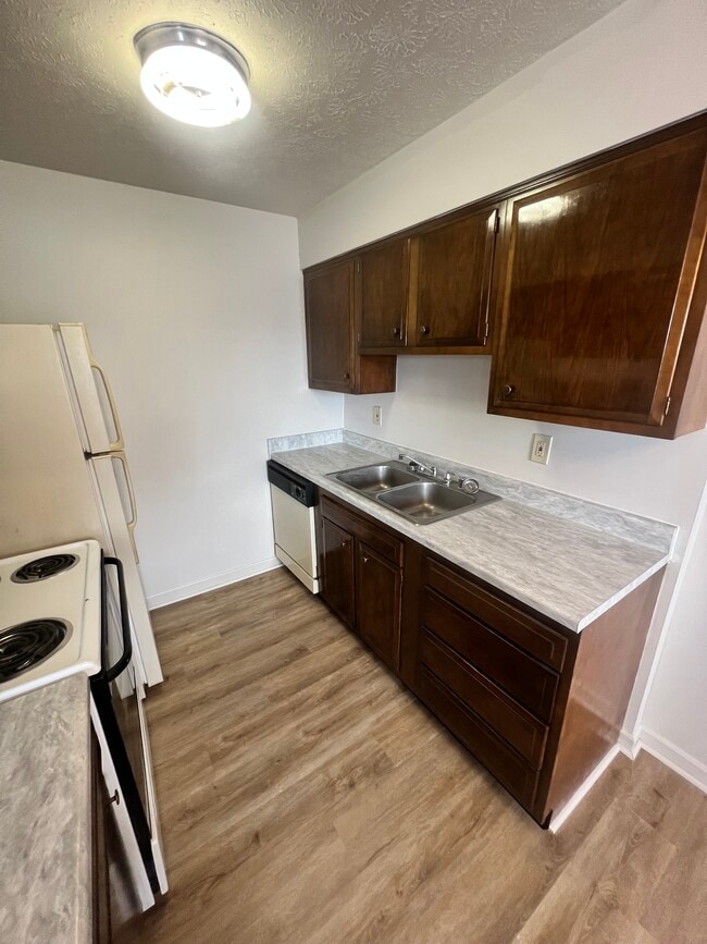 Building Photo - 7308 6 Mile Ln