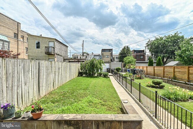 Building Photo - 512 Varnum St NW