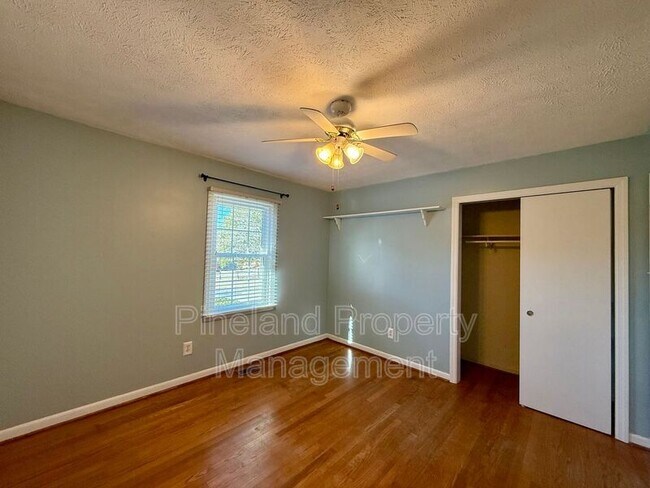 Building Photo - 1521 Paisley Ave