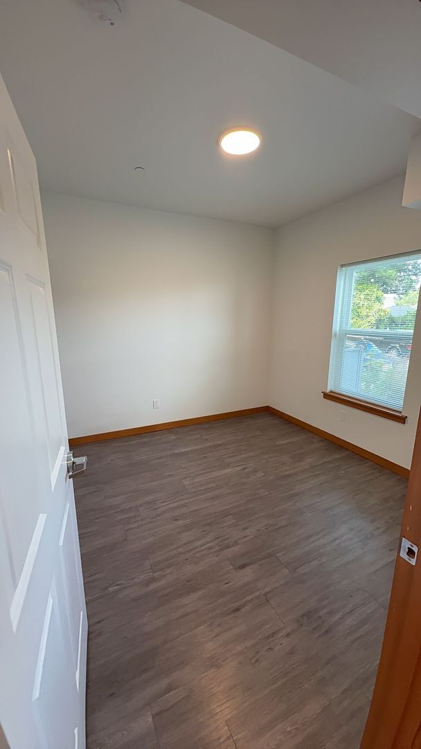 Building Photo - ROOM #3 FOR RENT in a 3 bed/1 bath Apartment, with shared living spaces. WWU Students Welcome!