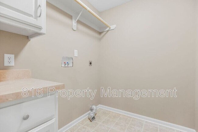 Building Photo - 701 Tomahawk Ct