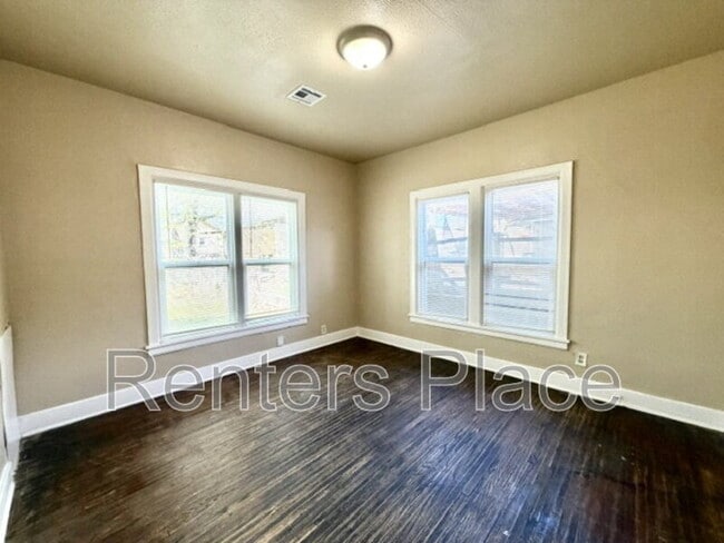 Building Photo - 120 N Birmingham Pl