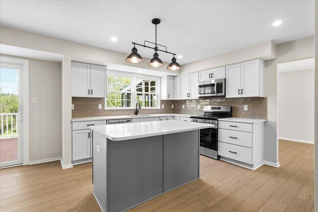 Building Photo - 7375 Freestate Dr