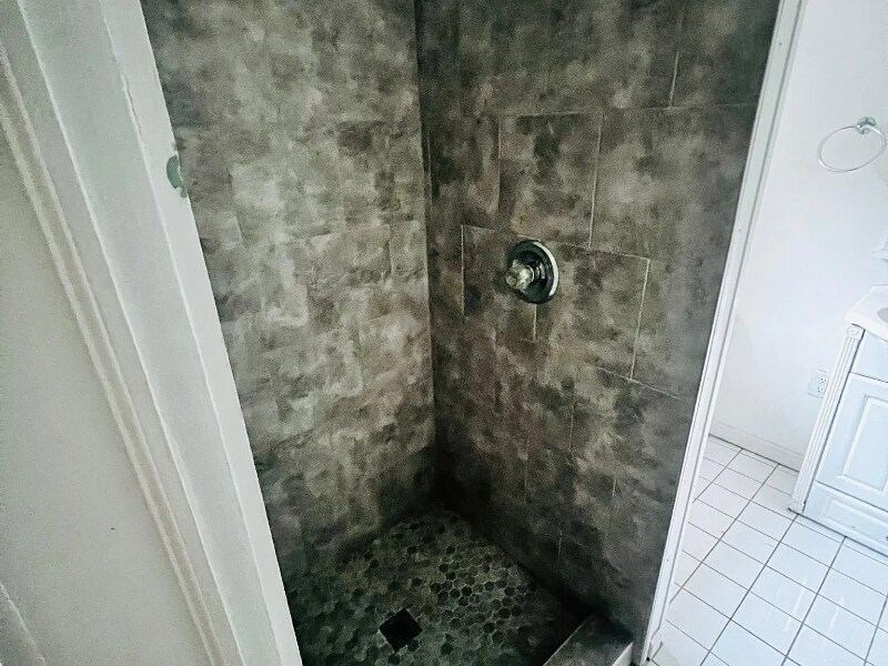 Building Photo - 513 Creswell Ave