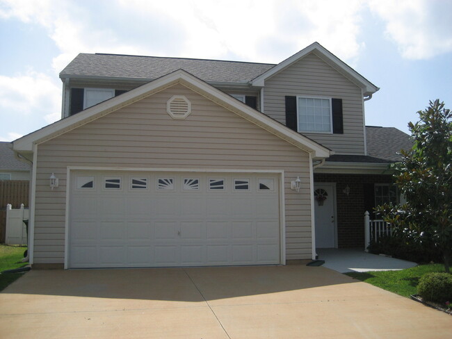 Primary Photo - Home Available in Chartwell Estates