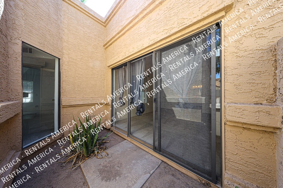 Building Photo - 636 N Cathy Ct