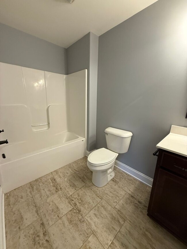 Building Photo - 3 Bedroom 3 Bath Pool Home in Columbia off...