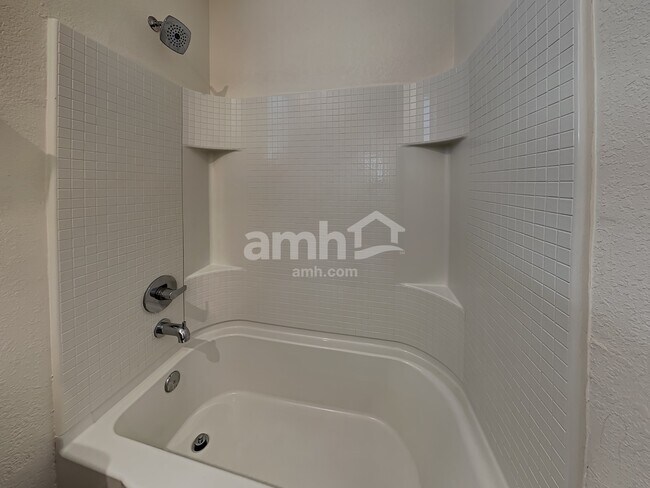 Building Photo - 2737 Wolfcreek