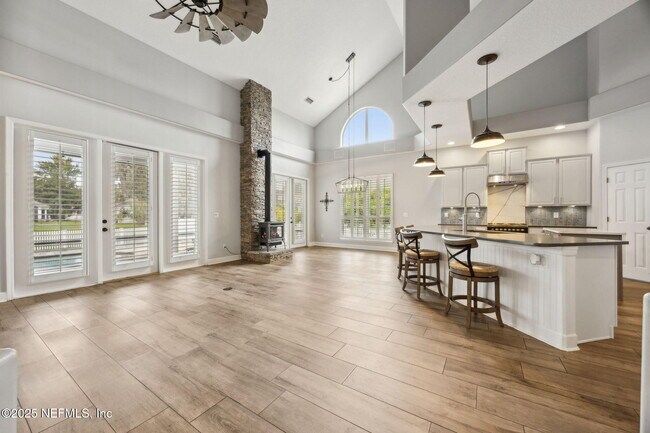 Building Photo - 1842 Paradise Moorings Blvd