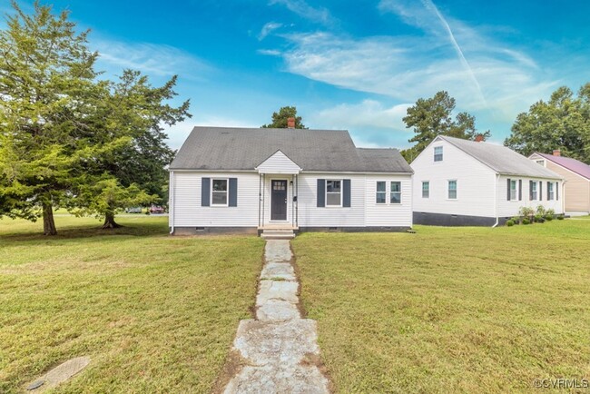 Primary Photo - Newly Renovated 4-Bedroom Home in Town of ...