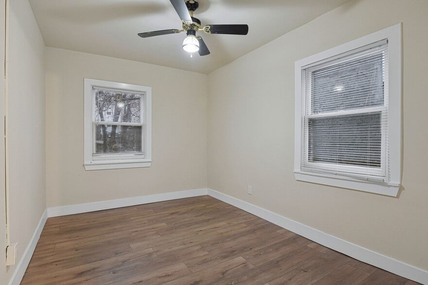 Building Photo - 3427 B St SE