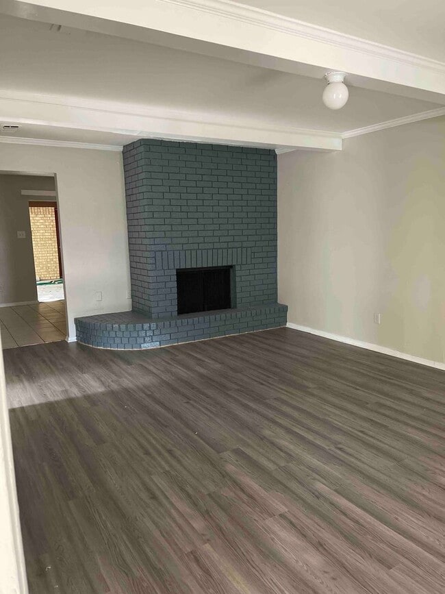 Building Photo - Duplex in Desoto