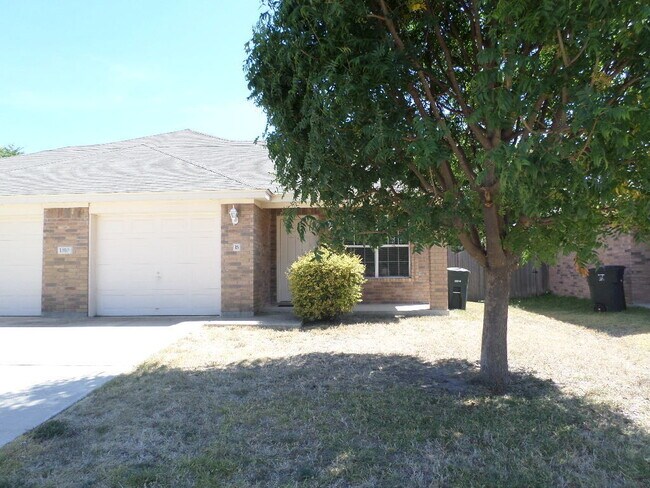 Building Photo - 1310 Chips Dr
