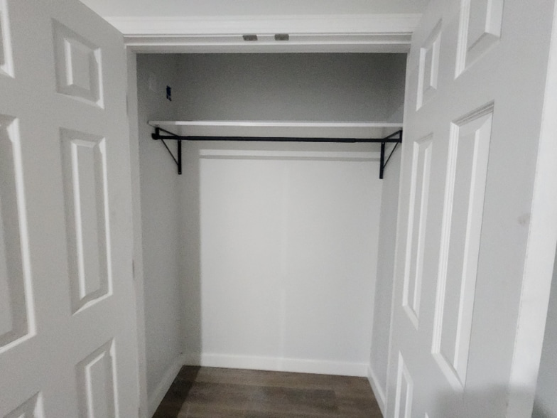 Building Photo - 151 S Main St