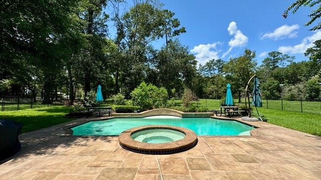 Building Photo - 15216 Saddlewood Dr