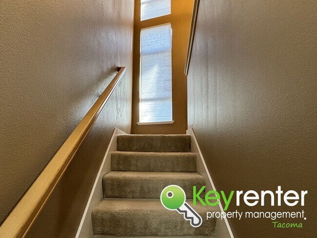 Building Photo - Dream Townhome in Tacoma, WA!